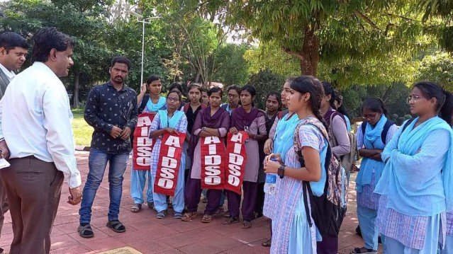 Karnatak University Retirees Protest Delayed Pensions